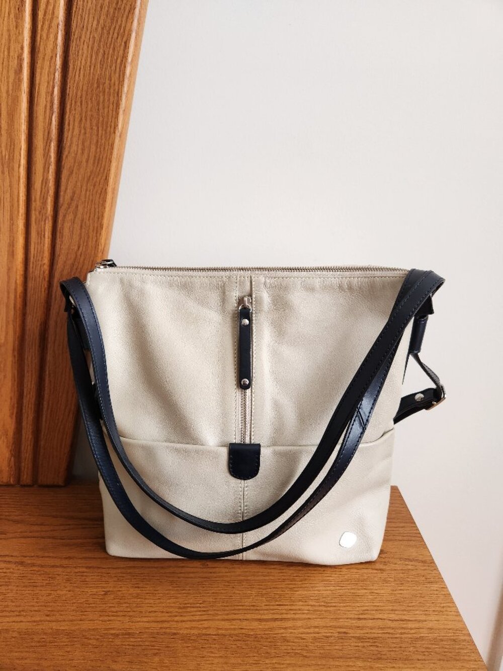 THE TREND ITALY BEIGE SOFT GENUIE LEATHER SHOULDER BAG CONVERTIBLE TO BACK PACK